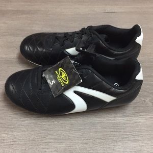 NWT Athletic Works Youth Sidewinder Cleats